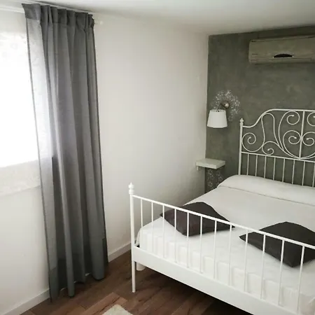 Luxury 1 Bedroom In Апартаменты Рабац