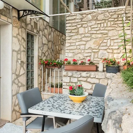 Luxury 1 Bedroom In