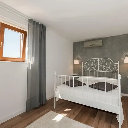 Luxury 1 Bedroom In * Рабац