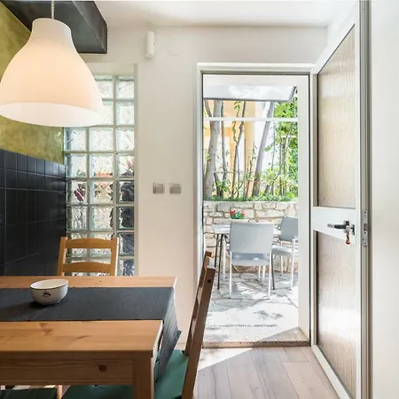 Luxury 1 Bedroom In *