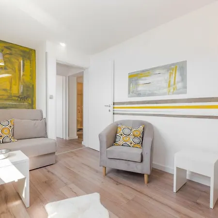 Luxury 1 Bedroom In *