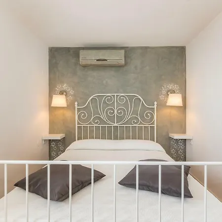 Luxury 1 Bedroom In Рабац